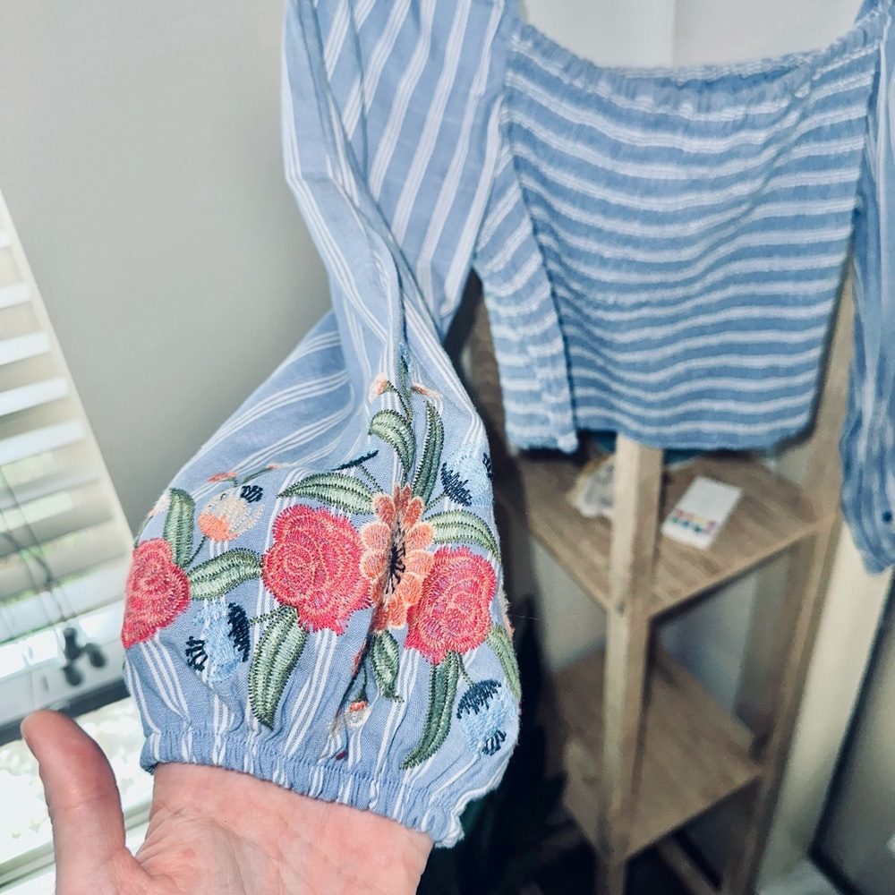 Ruched girly blouse with floral appliqué on sleeve